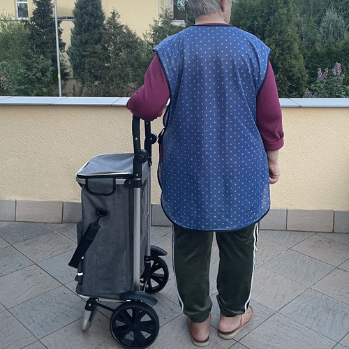 Nagy és tágas bevásárlókocsi habkerekekkel és vízálló kialakítással (WNDR23187) - Image 5