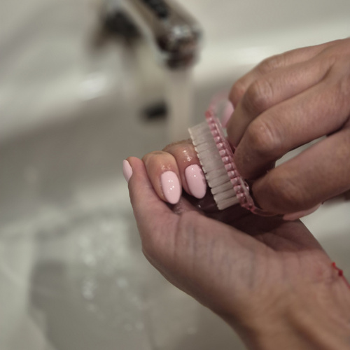 SOULIMA Köröm- és portisztító kefék – 50 db-os eldobható manikűr kefe szett rózsaszínben (WNDR25732) - Image 5