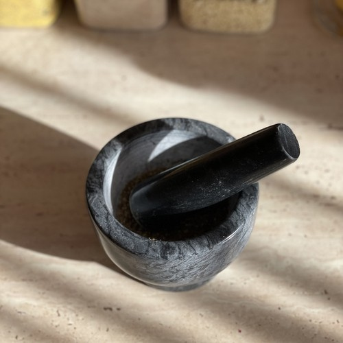 Természetes márvány mozsár törővel – tartós, higiénikus, stílusos (WNDR24576) - Image 3